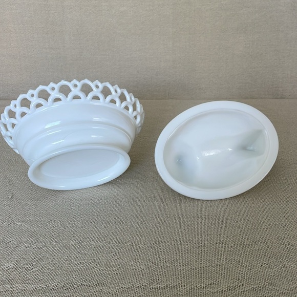 Westmoreland Milk Glass Hen on Bowl - Picture 7 of 9